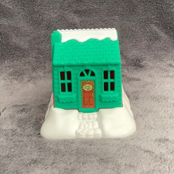 Vintage 1995 Polly Pocket Christmas Cottage Green House with Snow - Picture 8 of 12